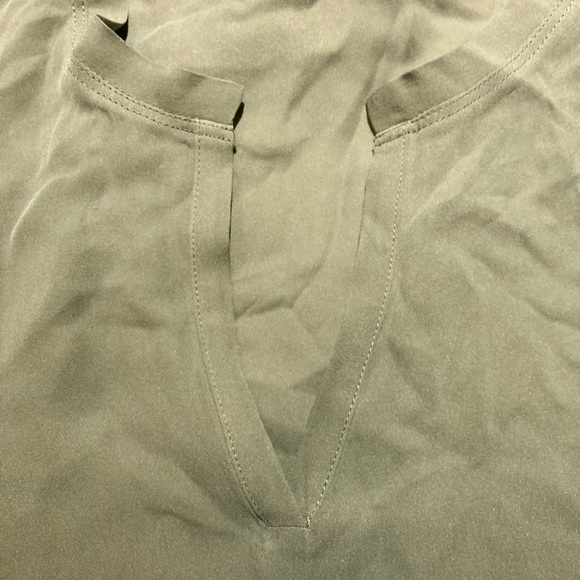 Women’s L’AGENCE Silk Top, size S/M (6) - Picture 2 of 8